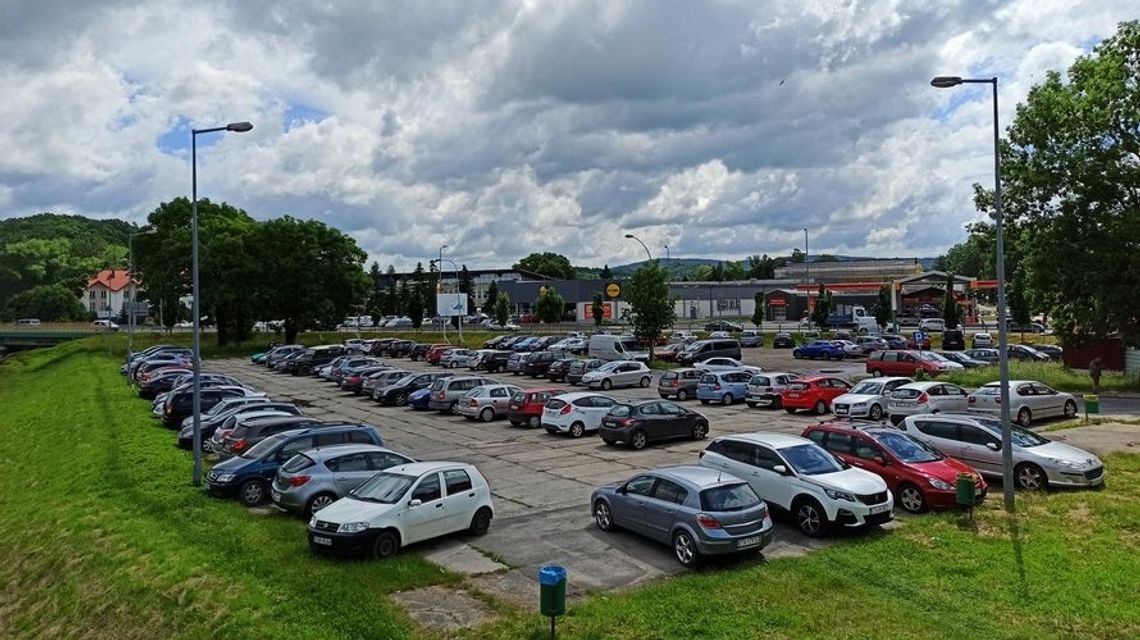 Miasto chce wybudować dwupoziomowy zielony parking