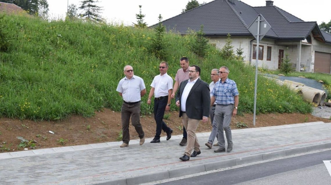 Chodnik w miejscowości Moszczenica