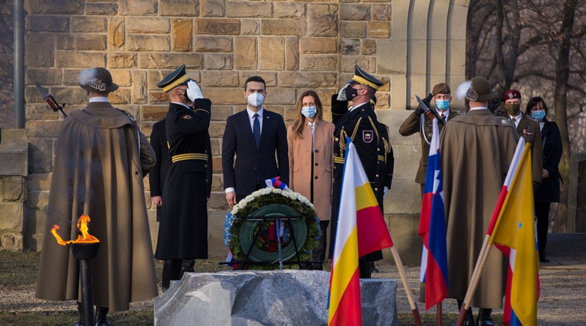 Minister Obrony Słowenii z wizytą na Cmentarzu Wojennym nr 91