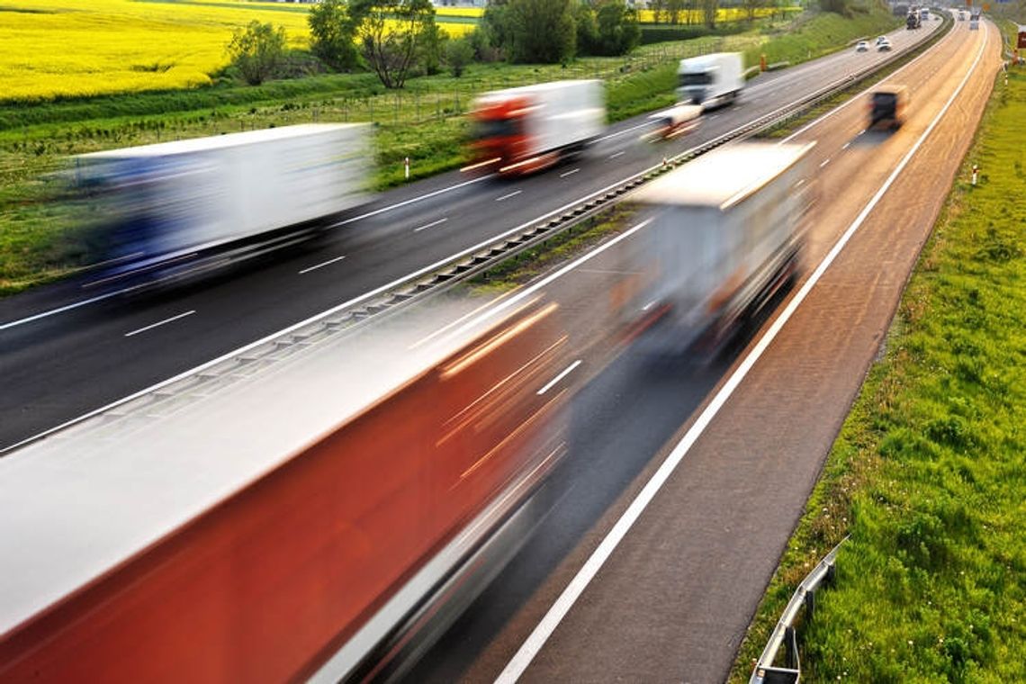 Monitorowanie pojazdów przez GPS w transporcie – postaw na oszczędność i bezpieczeństwo