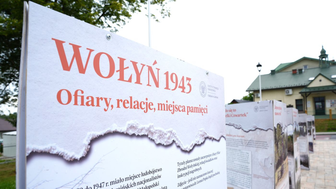 Moszczenica uczciła ofiary Zbrodni Wołyńskiej Zdjęcie przedstawia wystawę Wołyń 943