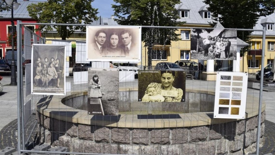 Na rynku w Bieczu stanęła wystawa upamietniająca bieckich Żydów