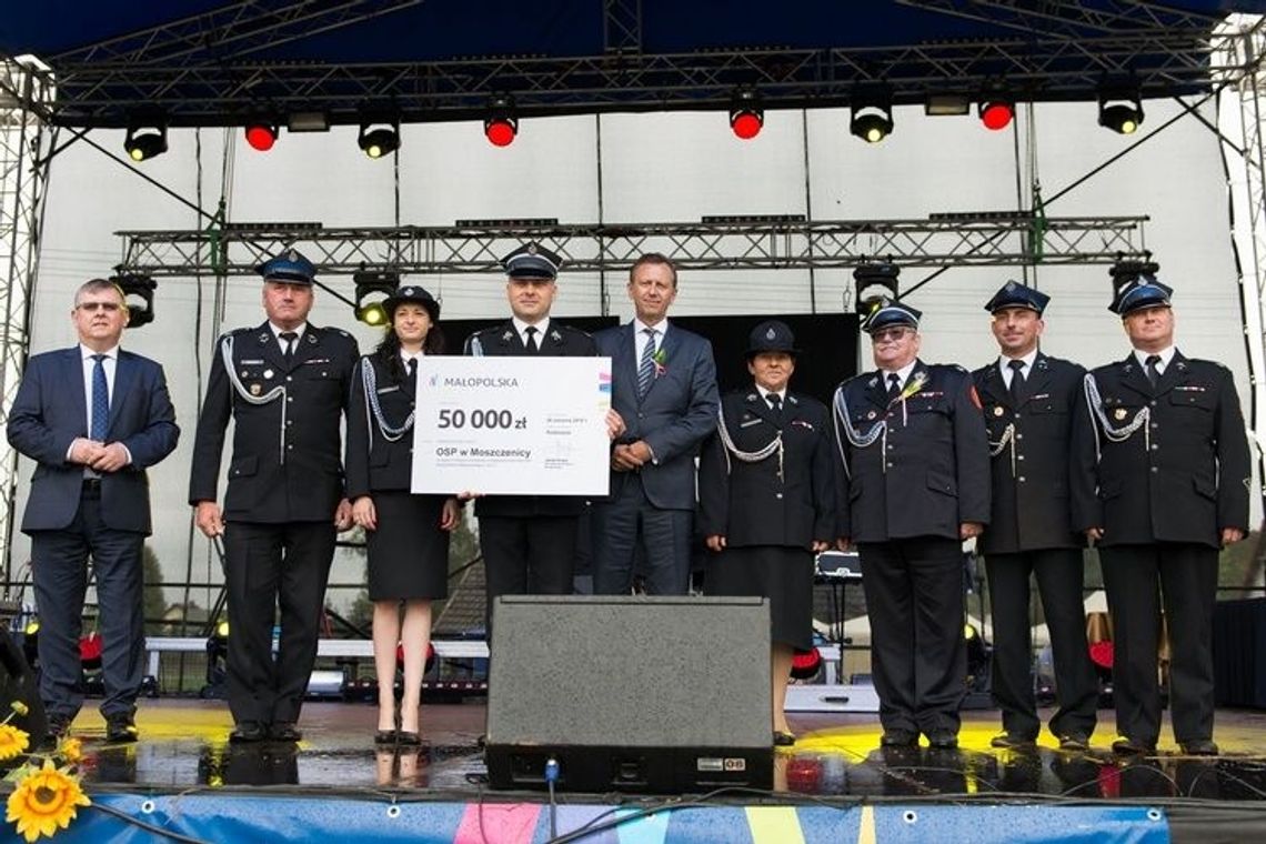 Na ten sukces pracowały pokolenia strażaków – druhowie z OSP Moszczenica odebrali wczoraj 50 tys. złotych