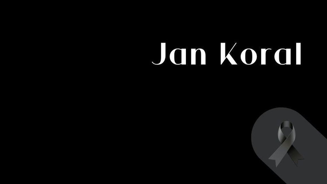 zdjęcie przedstawia czarną planszę i kir, oraz napis Jan Koral