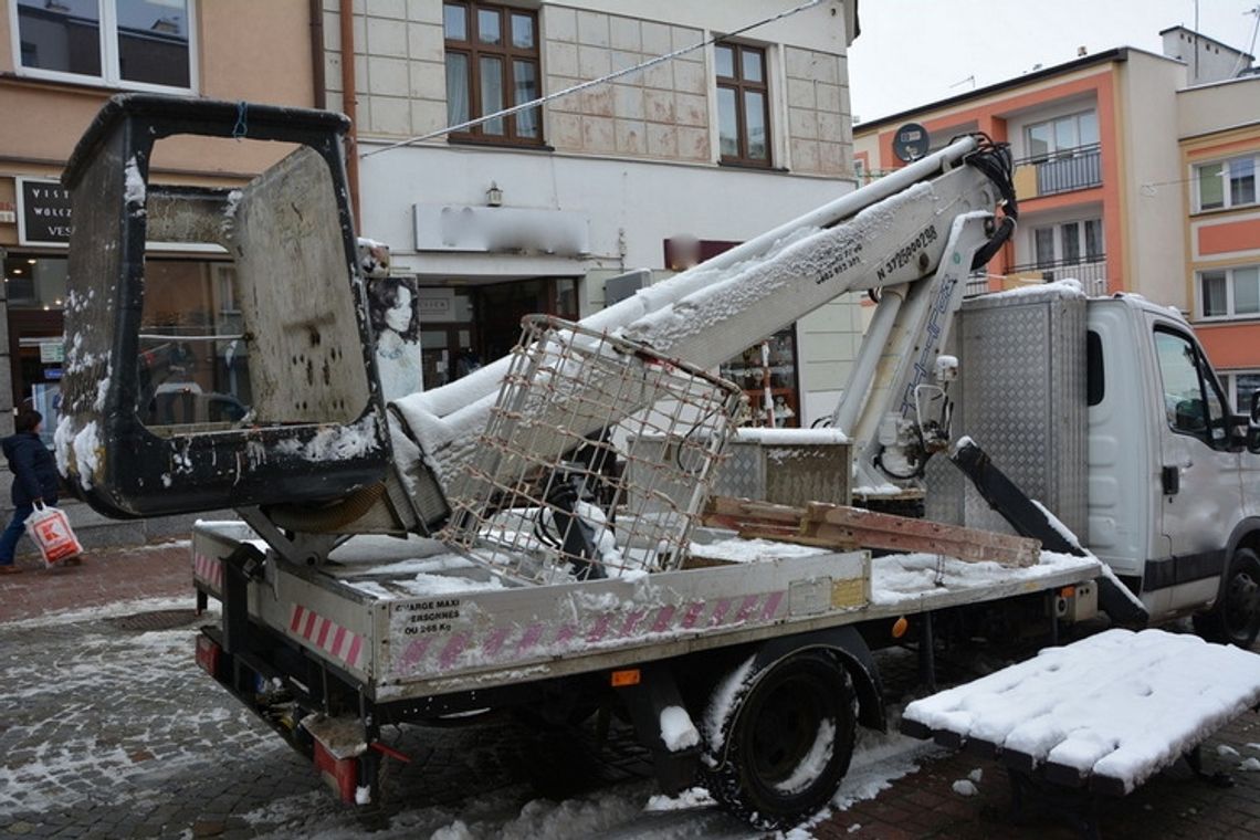 Niebawem rozbłysną! Trwa montaż świątecznych ozdób