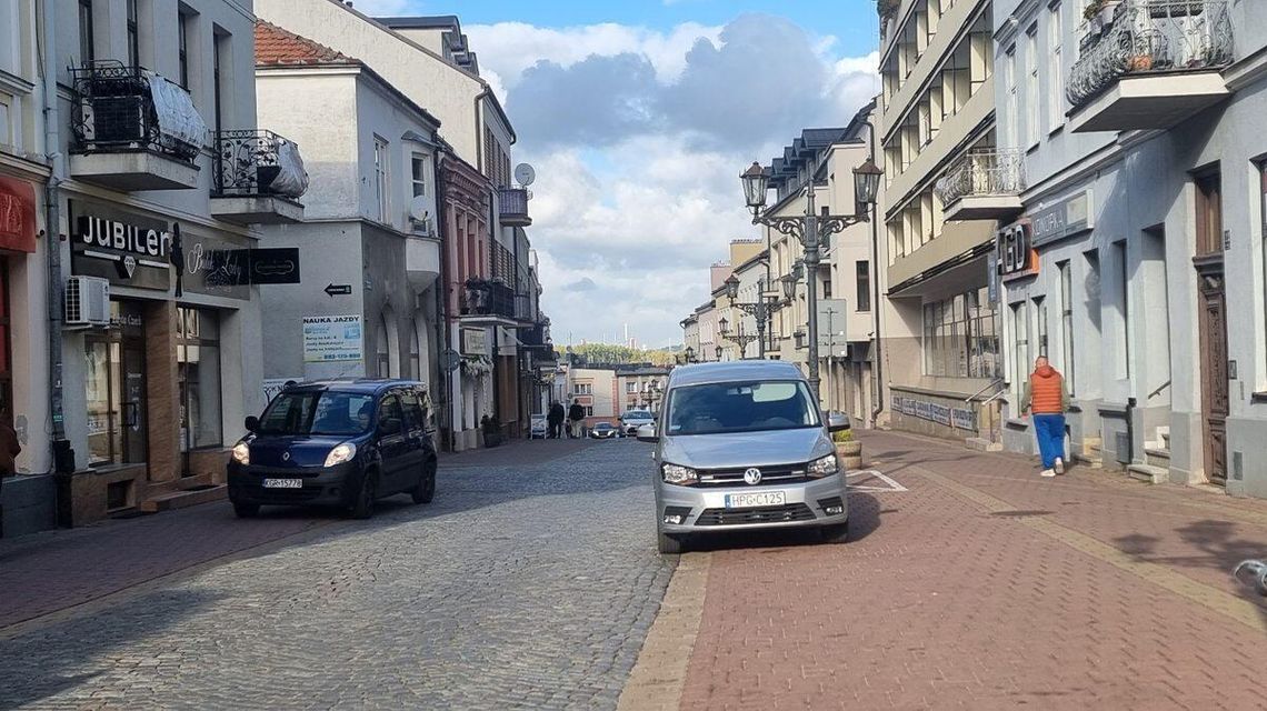 Niebezpieczny incydent w centrum Gorlic. Policja prowadzi czynności w jednym ze sklepów