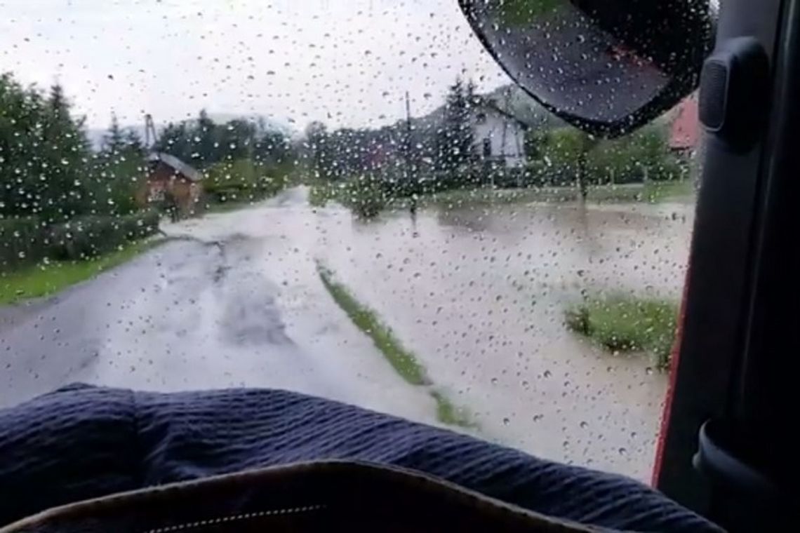 Niedzielna ulewa okiem strażaków (video)