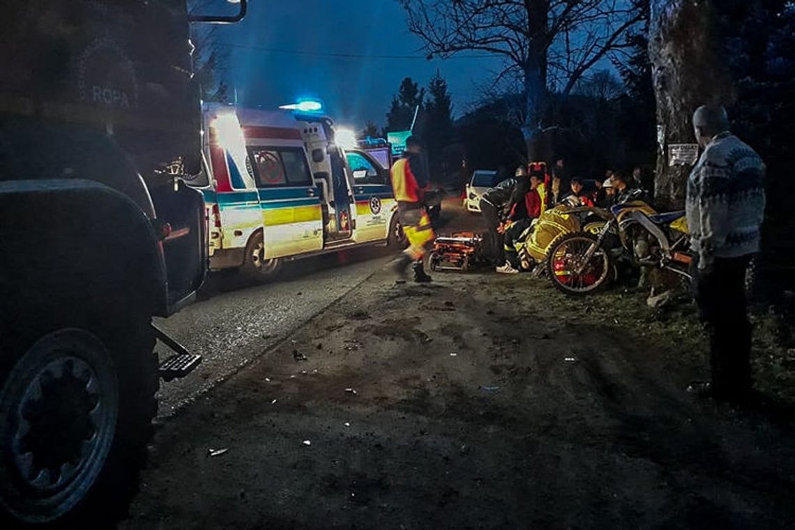 Niespokojny początek świąt. Wypadek w Ropie. Pożary traw.