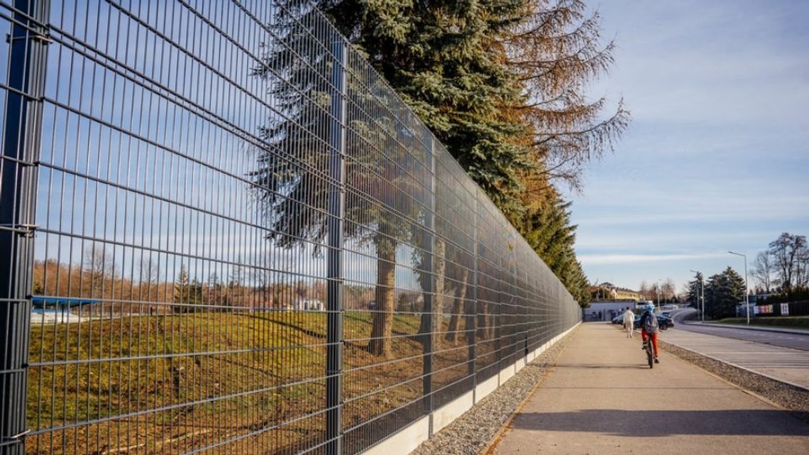 Nowe ogrodzenie na gorlickim stadionie już jest gotowe