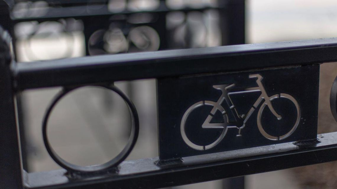 zdjęcie przedstawia stojak na rower