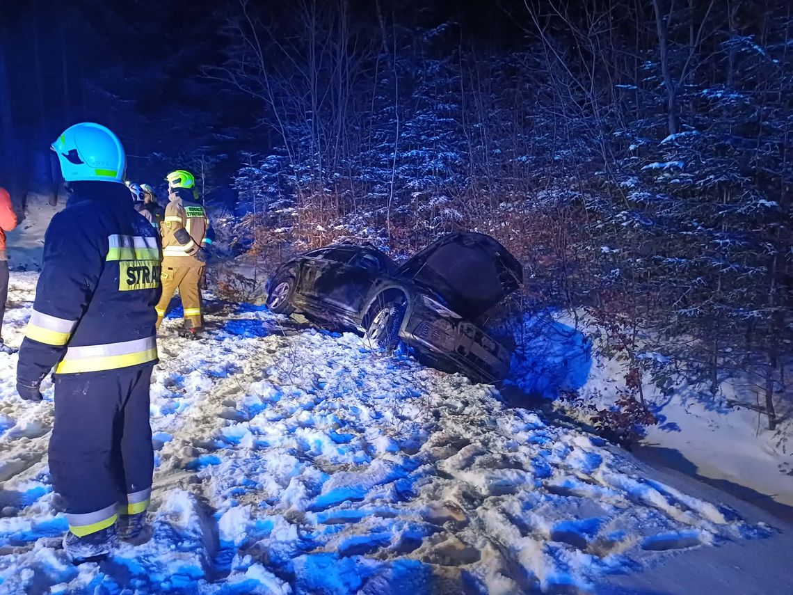 zdjęcie przedstawia wypadek samochodywy