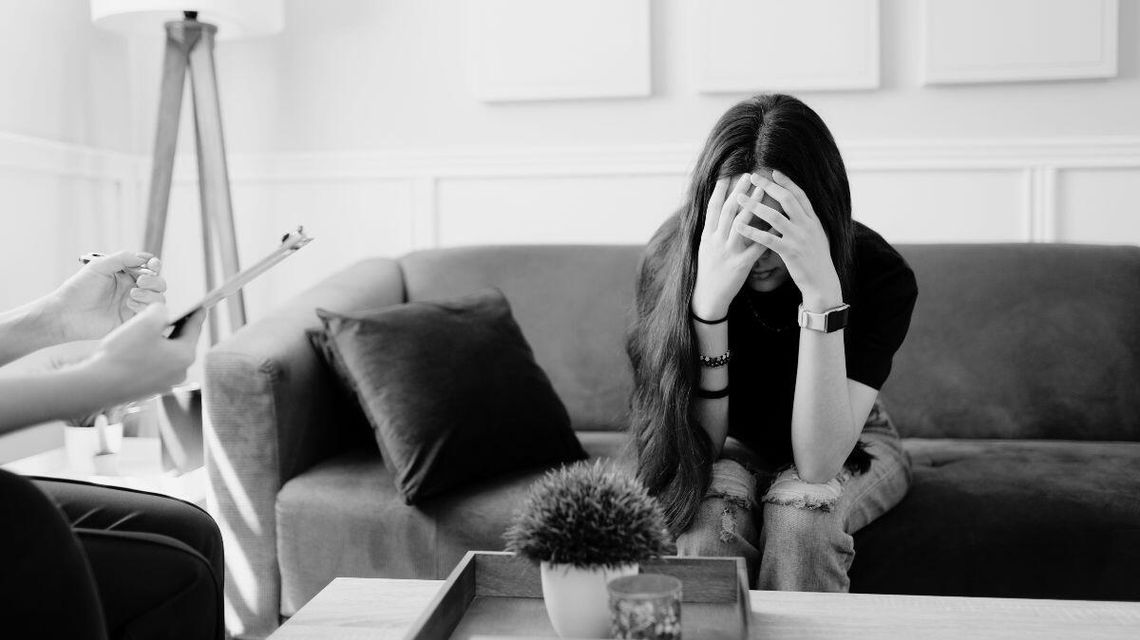 zdjęcie przedstawia kobiete u lekarza