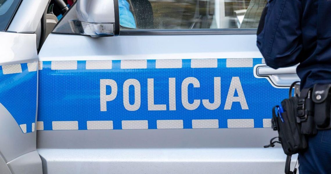 zdjęcie przedstawia radiowóz