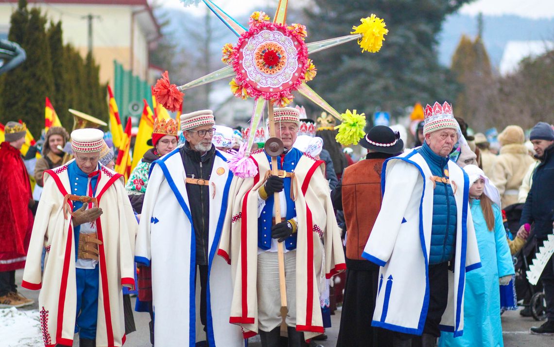 Orszak Trzech Króli w Dominikowicach. Jak zawsze było radośnie i tłumnie [FOTO]