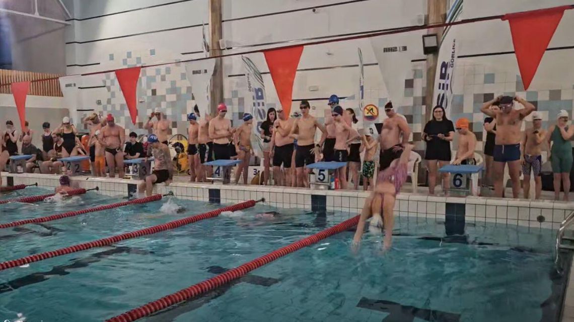 Otyliada 2026 w Gorlicach. Nocny maraton pływacki trwa Otyliada 2026 w Gorlicach. Nocny maraton pływacki trwa