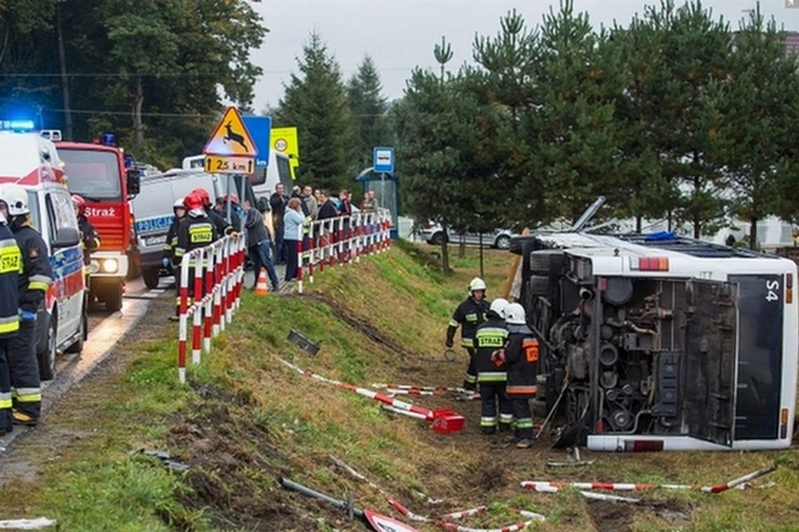 Pięć osób rannych w zderzeniu autobusu z ciężarówką