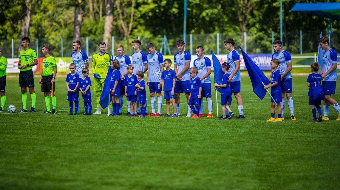 drużyna piłki nożnej na boisku