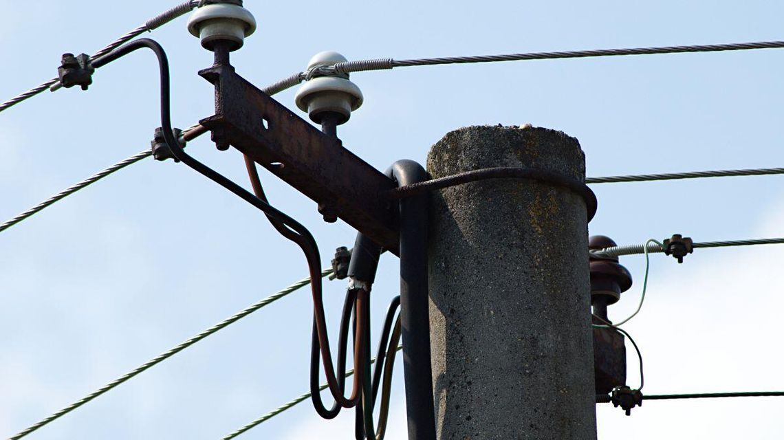 zdjęcie przedstawia słup energetyczny
