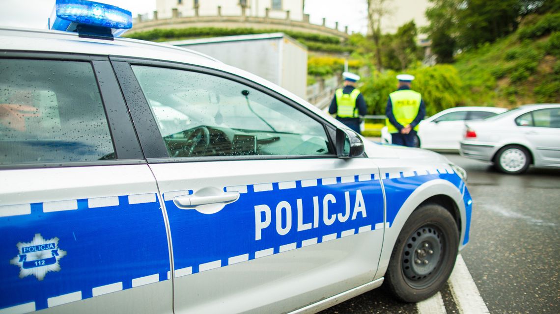Podejrzenie podpalenia w powiecie gorlickim. Trwa policyjne śledztwo zdjęcie przedstawia policyjny radiowóz