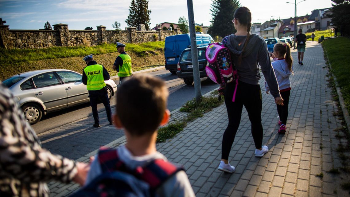 Policjanci pod szkołami powiatu gorlickiego