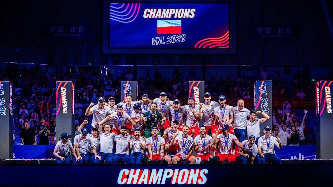 Polska mistrzem Ligi Narodów 2026! Biało-Czerwoni wygrali finałowy thriller z USA grupa zawodników na podium ligi narodów 2026
