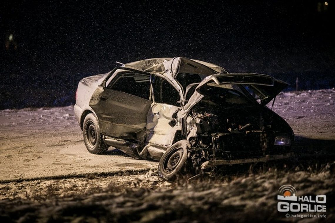 Poważny wypadek na feralnym zakręcie w Łużnej (aktualizacja)