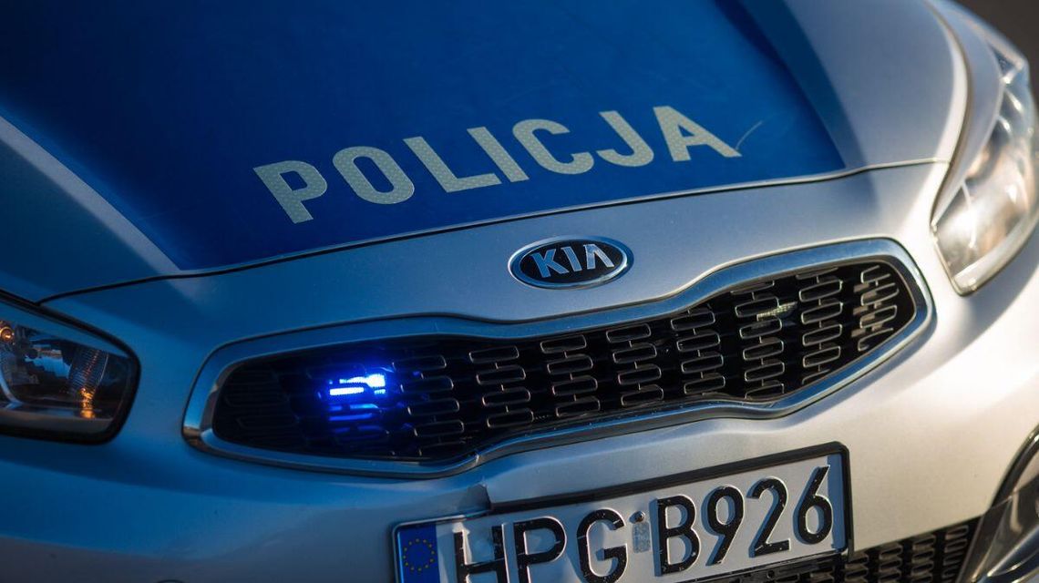 zdjęcie przedstawia policyjny radiowóz