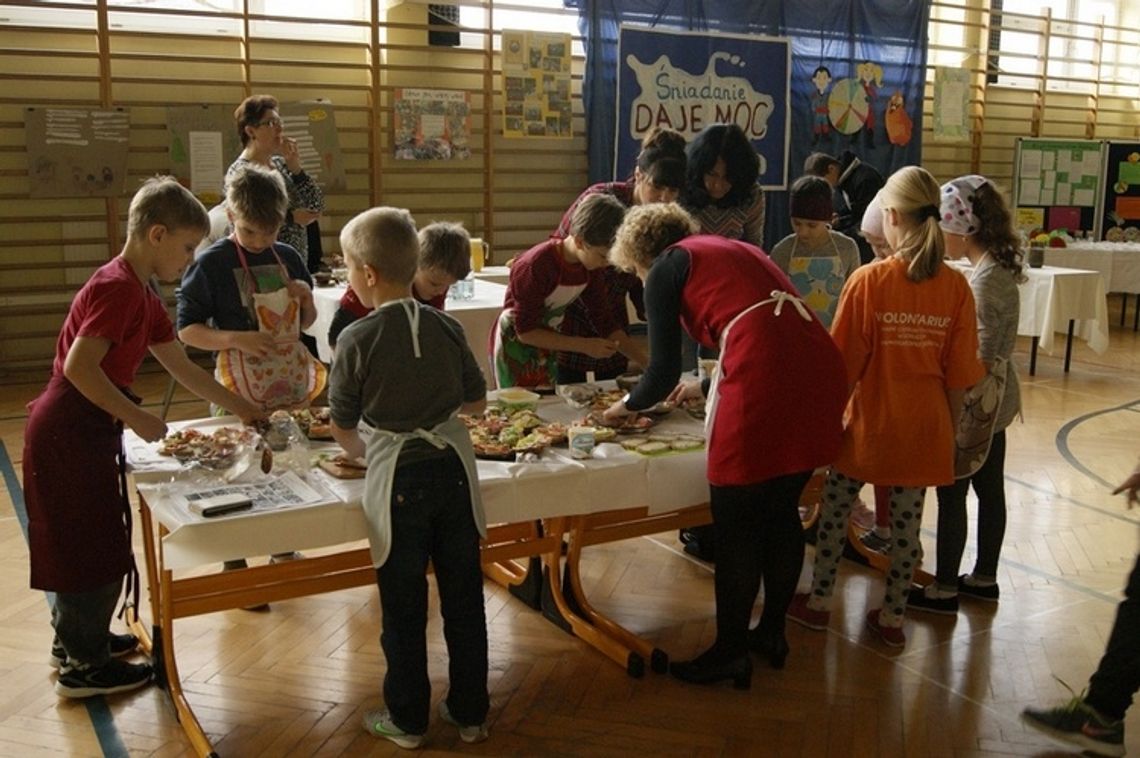 Program &quot;Śniadanie daje moc&quot; w Zespole Szkół w Ropicy Polskiej