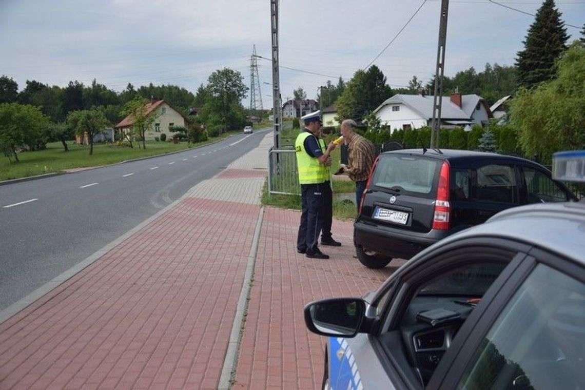 Promilowy wtorek. Po pijaku na rowerze, motorowerze i samochodem.