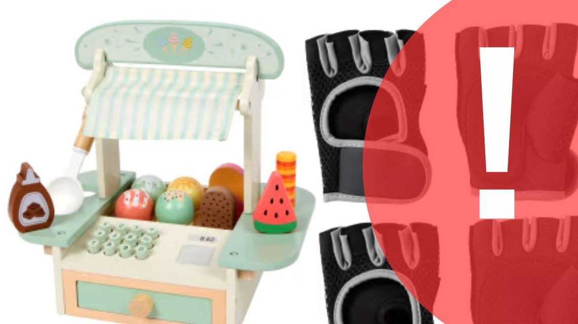 zdjęcie przedstawia zabawkę i rękawiczki