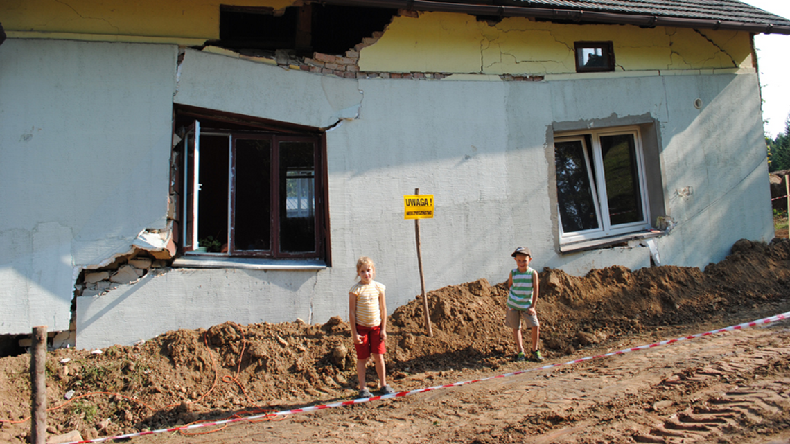 Rodzina Makowców z Rożnowic chce odbudować dom. Miał być remont, a skończyło się dramatem.