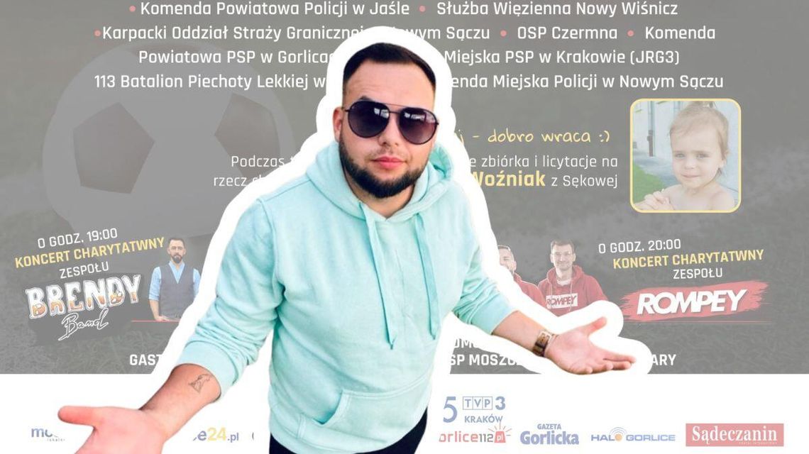 Zdjęcie przedstawia mężczyznę rozkładającego ręce