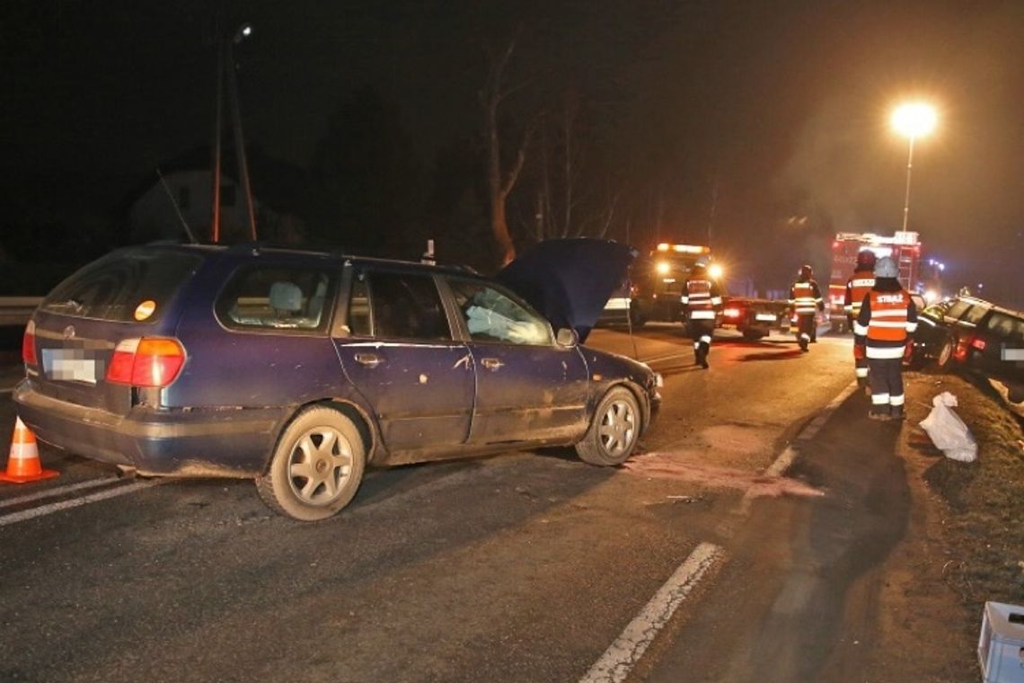 Ropica Polska: zderzenie pojazdów, dwie osoby poszkodowane (aktualizacja)