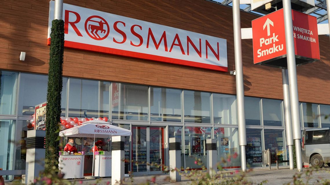 Rossmann znów zaskakuje przecenami. Zobacz co warto kupić w promocji.