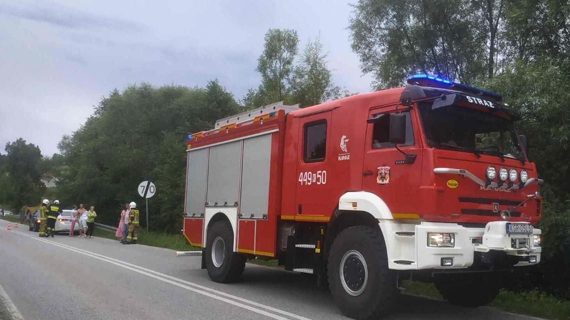 Rożnowice. Zderzenie audi i hondy. Utrudnienia na drodze wojewódzkiej