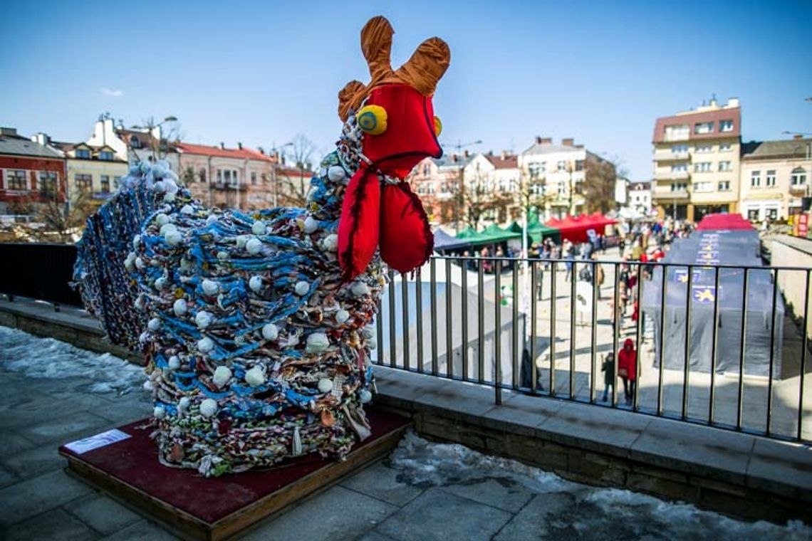 Rynek pełen wielkanocnych smakołyków, Gorliczanie zaopatrują się przed świętami