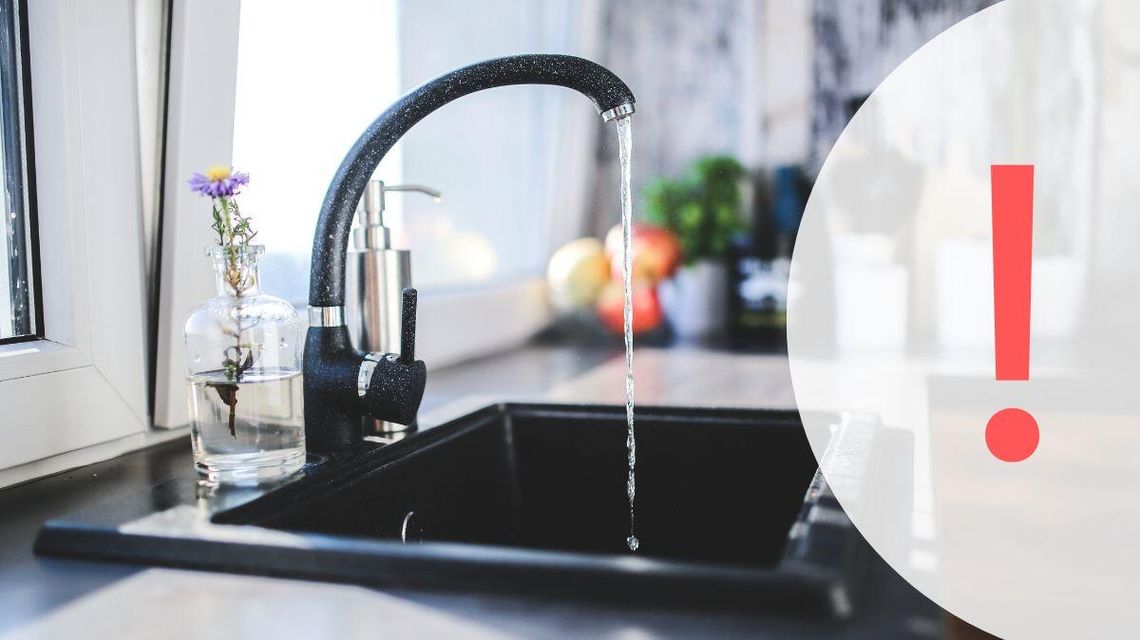 zdjęcie przedstawia wode z kranu