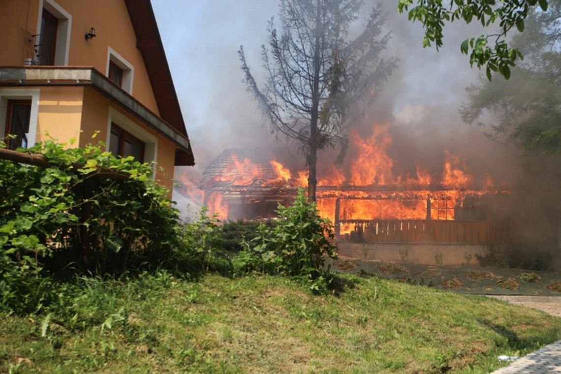 Sędziszowa. Drewniany dom mieszkalny spłonął niemal doszczętnie.