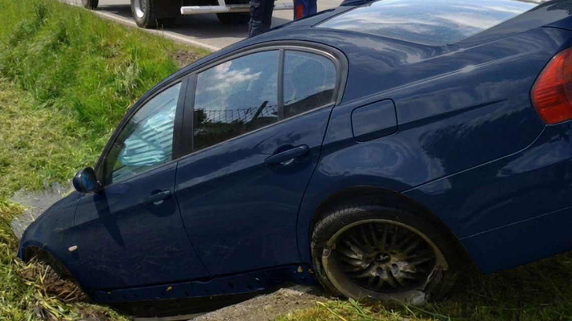 Siedliska. Wpadł samochodem do rowu. Był bardzo pijany samochód który spadł do rowu w siedliskach w powiecie gorlickim