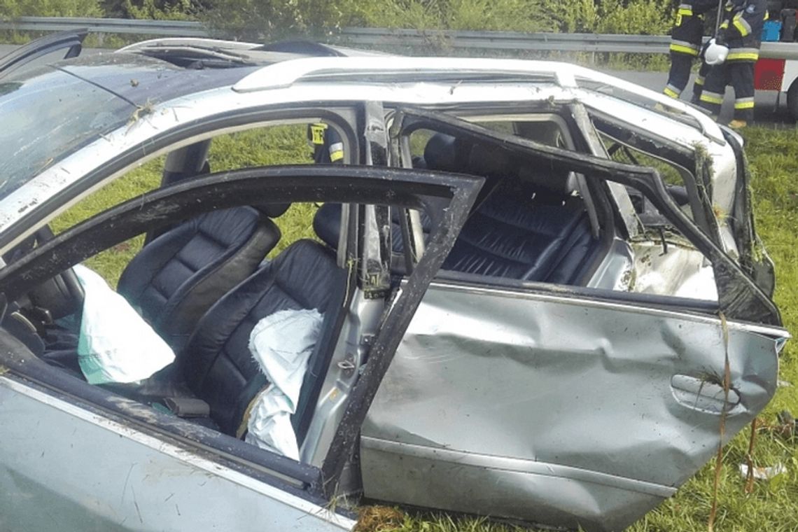 Śmiertelny wypadek w gminie Grybów. Nie żyje 18-latka. Kierowcy szuka policja.