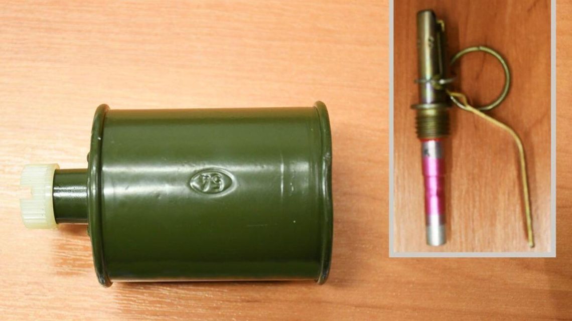 Zdjęcie przedstawia znaleziony granat