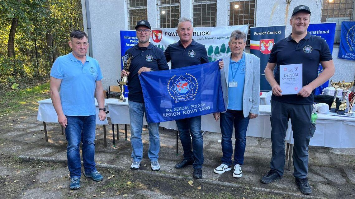 Strzelecka rywalizacja w Gorlicach. 80 zawodników i sukces gospodarzy Uczestnicy zawodów strzeleckich w Gorlicach