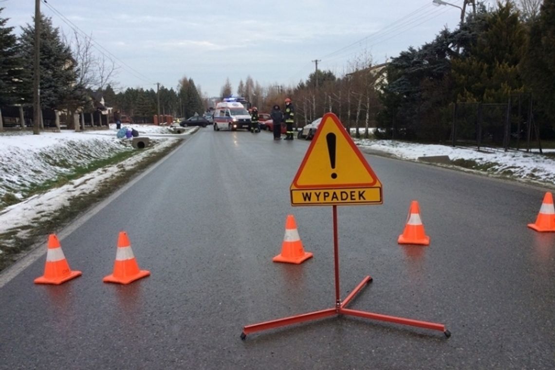 Szklanka na drodze! Kolizja w Kobylance, na Magurze utknęły pojazdy