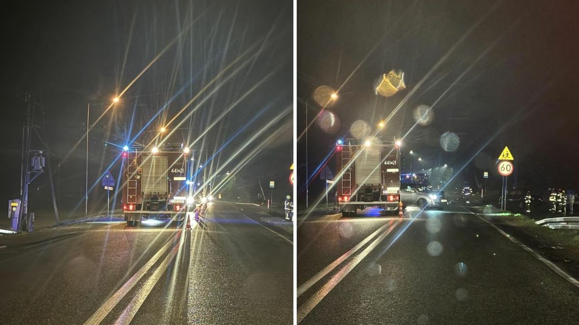 wozy strażackie stojące na drodze w nocy, mają włączone sygnały świetlne