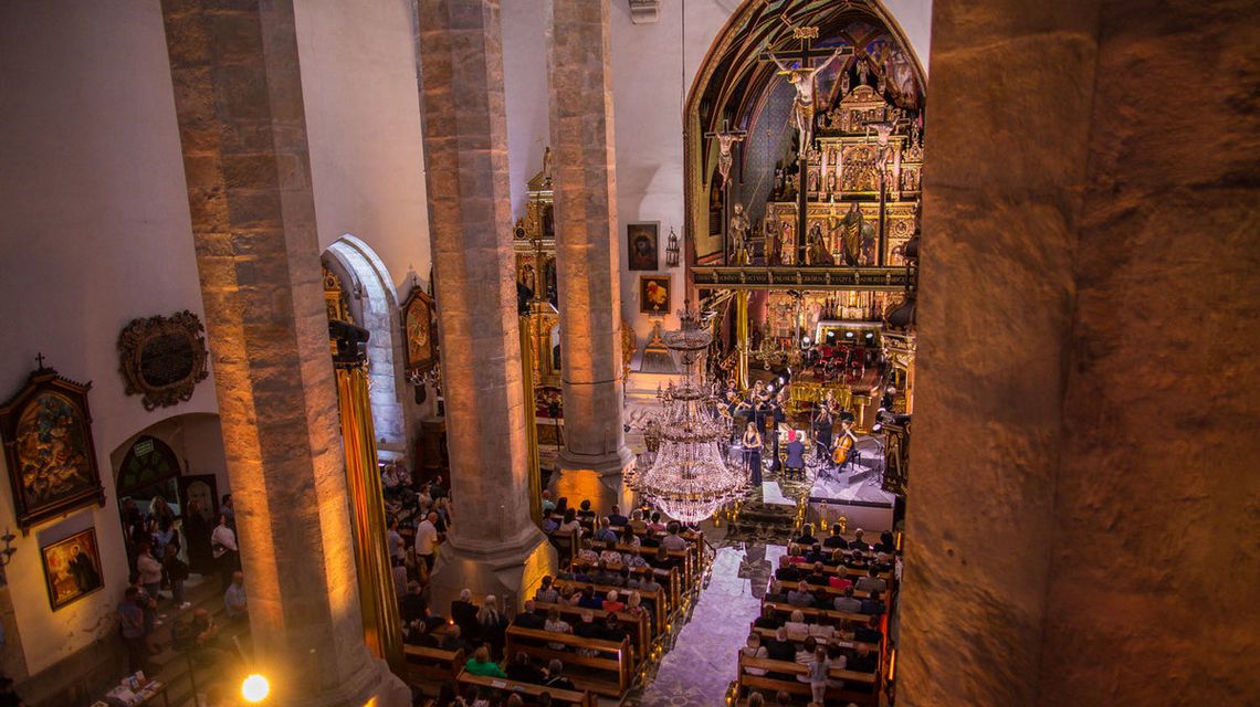 Tak brzmi Kromer Festival. Biecz i Binarowa scenami wyjątkowego wydarzenia wnętrze kościoła kolegiaty w bieczu