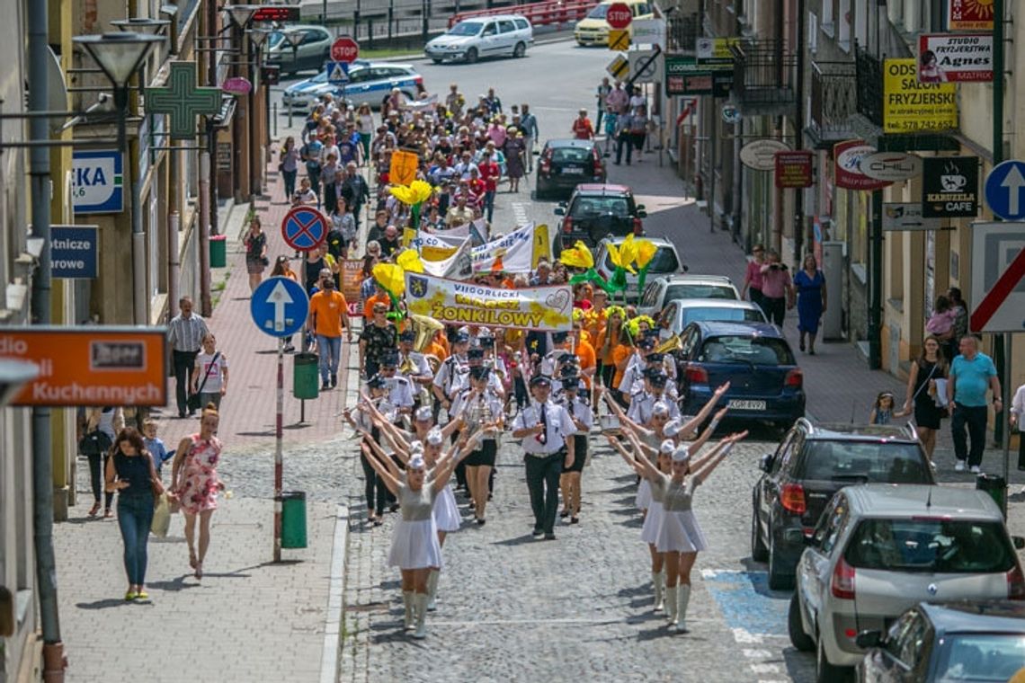 „To, co dobre się zaczyna, gdzie pojawia się rodzina”. Trwa Piknik Integracyjny na gorlickim Rynku.