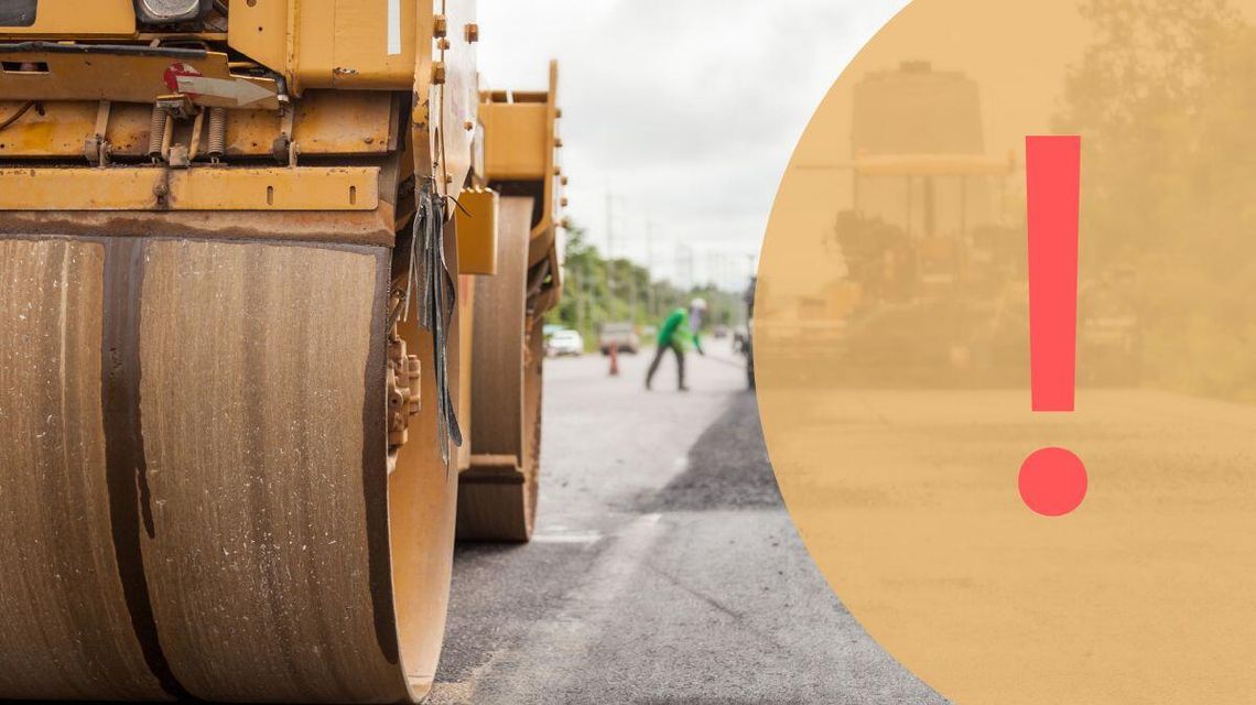 Trwa przebudowa dróg powiatowych. Sprawdź na których odcinkach Zdjęcie przedstawia roboty drogowe