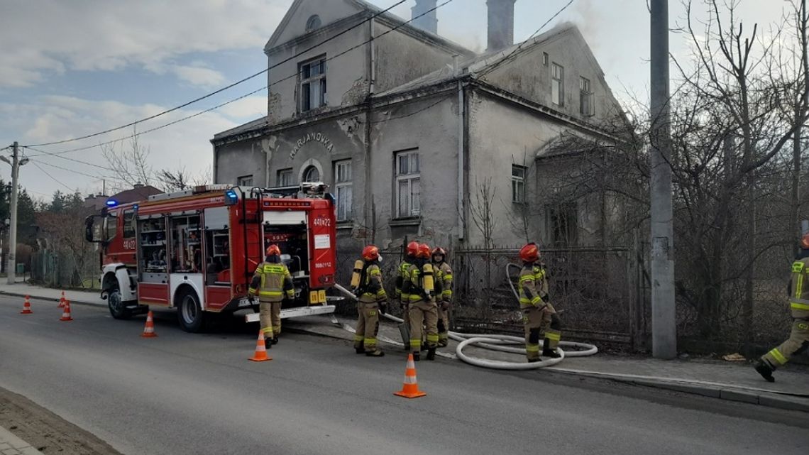 Gorlice, ul. Szpitalna. Pożar w budynku mieszkalnym [FOTO/AKTUALIZACJA]