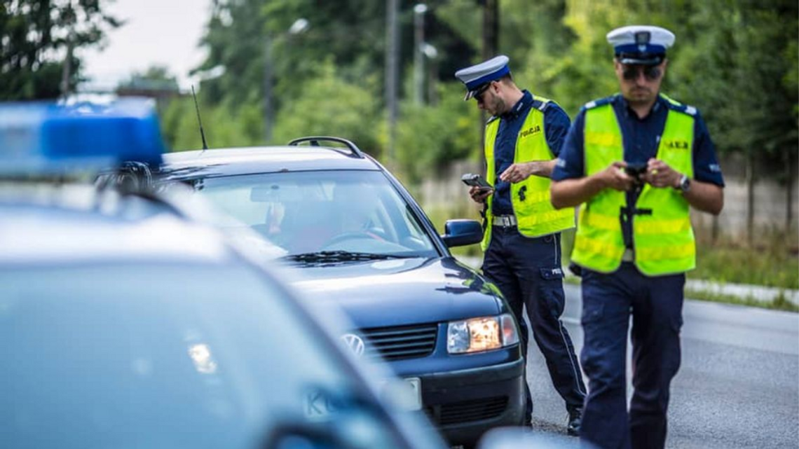 Utrata panowania nad pojazdem zakończyła się na słupie elektrycznym