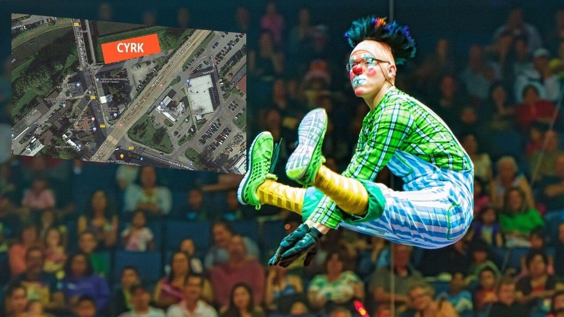 Zdjęcie przedstawia klauna w cyrku i mapkę Gorlic